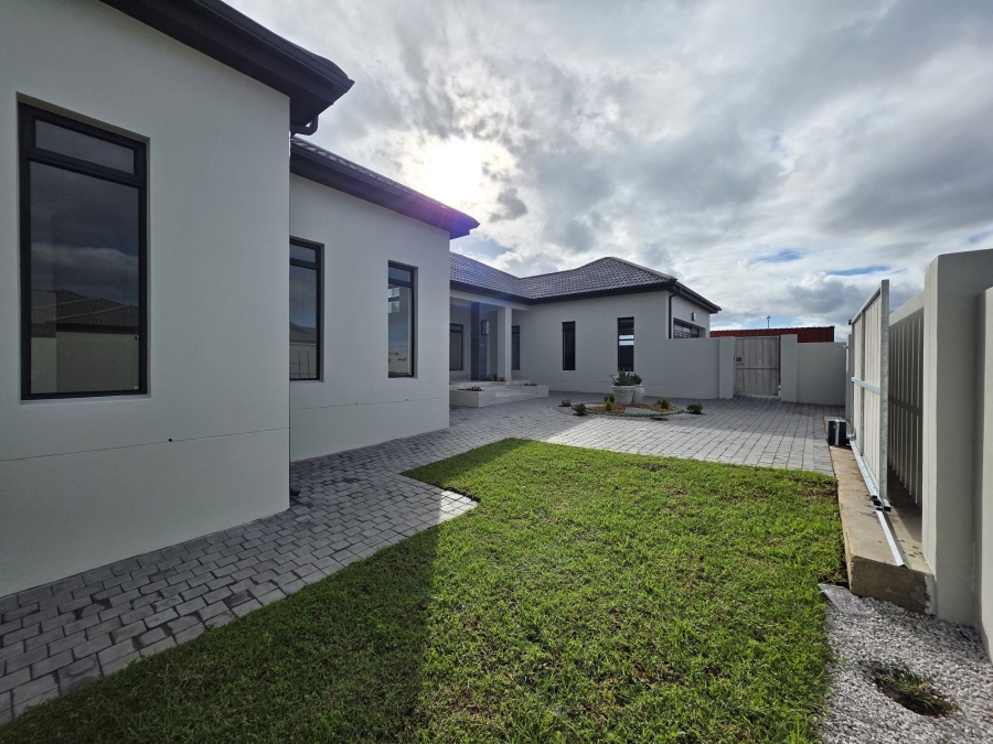 4 Bedroom Property for Sale in Fountains Estate Eastern Cape